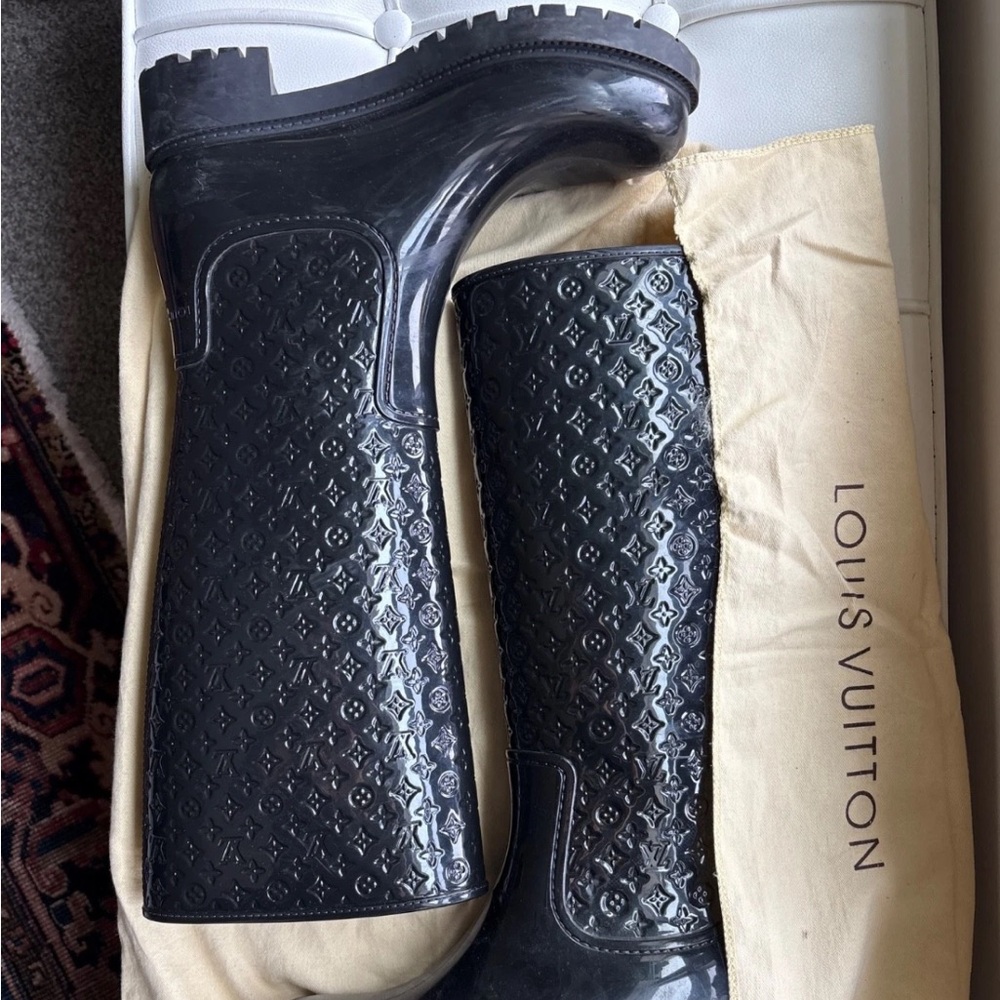 Louis Vuitton Glossy Black Embossed tall Boots👀🥳🥳❌❌